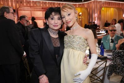 Mẹ Ariana Grande có động thái bất ngờ sau khi con gái tuyên bố tạm dừng hoạt động