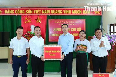 Phó Bí thư Thường trực Tỉnh ủy Nguyễn Hồng Phong dự sinh hoạt chi bộ tại xã Hiền Kiệt