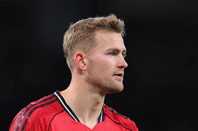 Manchester United vắng De Ligt và tân binh Karl Darlow ở giai đoạn khởi đầu mùa giải 2026/2027