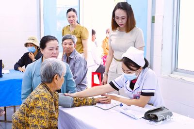 Đồng Nai: Các xã, phường phát động khám sức khỏe định kỳ và cập nhật Sổ sức khỏe điện tử cho người dân