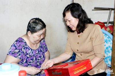 Lãnh đạo thành phố thăm, động viên 1 trường hợp khuyết tật hoàn cảnh khó khăn