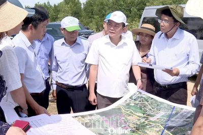 Thường trực HĐND tỉnh Khánh Hòa khảo sát các khu đất dự kiến triển khai dự án năng lượng tái tạo