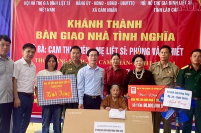 Hội Hỗ trợ gia đình liệt sĩ trao nhà tình nghĩa tại xã Cảm Nhân