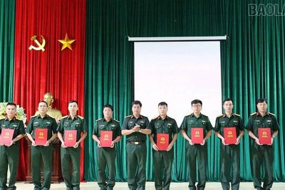 Đảng ủy Trung đoàn Bộ binh 8 tổ chức Hội nghị công bố, trao quyết định về công tác cán bộ và quân nhân chuyên nghiệp