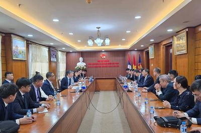 Đoàn công tác tỉnh Lào Cai làm việc với Đại sứ quán Việt Nam tại Lào