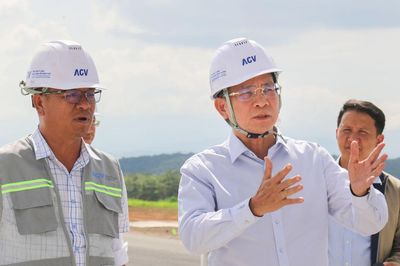 Chủ tịch UBND tỉnh Lâm Đồng Hồ Văn Mười kiểm tra thực địa tại Cảng hàng không quốc tế Liên Khương