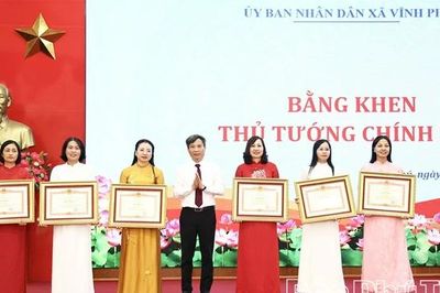 Tuyên dương khen thưởng hơn 600 học sinh, giáo viên có thành tích xuất sắc