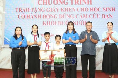 Tuyên dương 2 học sinh cứu bạn nhỏ khỏi đuối nước