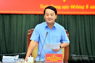 Khẩn trương cụ thể hóa nghị quyết, quyết liệt thực hiện nhiệm vụ