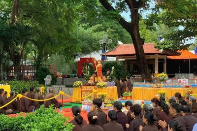 Nhiều đoàn Tăng Ni, Phật tử đến tụng kinh tưởng niệm các anh hùng liệt sĩ tại Công viên Lê Thị Riêng