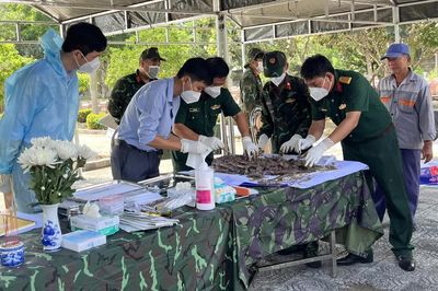 Lấy mẫu 620 hài cốt liệt sĩ tại Nghĩa trang Liệt sĩ Bến Tre để giám định ADN