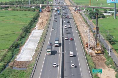 Toàn cảnh công trường mở rộng cao tốc TP.HCM - Trung Lương - Mỹ Thuận