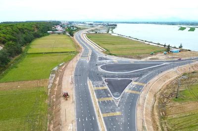 Toàn cảnh cầu và đường ven biển hơn 2.000 tỷ đồng ở Huế trước ngày hoàn thành