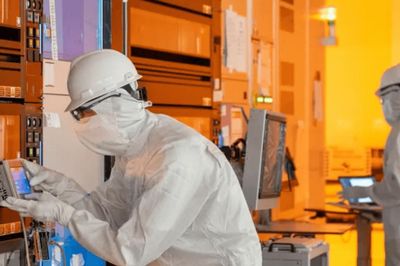 Bỏ đại học để học nghề bán dẫn: Thanh niên Hàn Quốc có việc làm từ tuổi 17