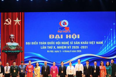 NSND Trịnh Thúy Mùi tái đắc cử Chủ tịch Hội Nghệ sĩ Sân khấu Việt Nam Khóa X