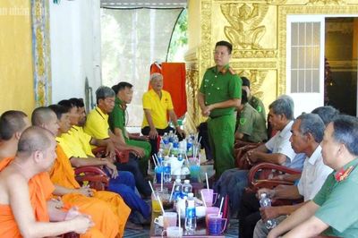 Giữ bình yên từng phum, sóc Khmer