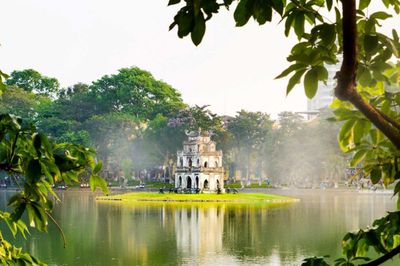 Hồ Gươm - Điểm hẹn của du khách bốn phương