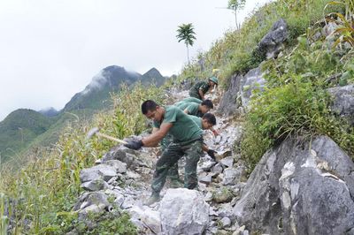 Đường về bản Dao