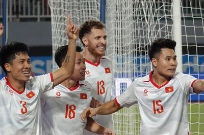 Không sử dụng nhiều cầu thủ nhập tịch vẫn đè bẹp Indonesia, tuyển Việt Nam khiến Đông Nam Á thán phục