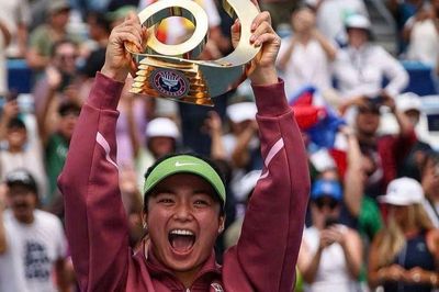 Alexandra Eala làm nên lịch sử, trở thành tay vợt Philippines đầu tiên vô địch đơn WTA