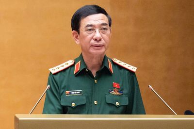 Đại tướng Phan Văn Giang trình đề xuất sửa chức vụ, hạn tuổi sĩ quan Quân đội