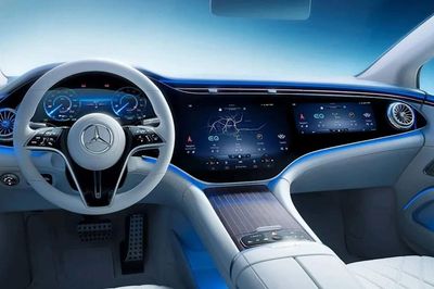 Mercedes-Benz: Ngành ô tô đã 'đi quá xa' khi loại bỏ nút bấm vật lý