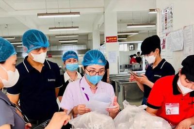 Phường Phú Thượng chủ động dựng nhiều 'lá chắn' bảo vệ bữa ăn bán trú