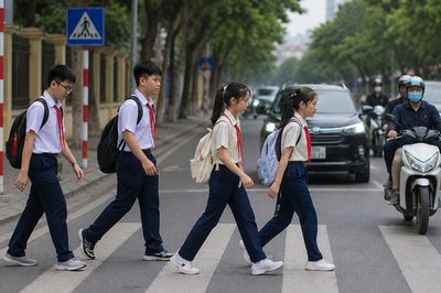 An toàn trên đường đến trường: Những kỹ năng giao thông học sinh cần ghi nhớ