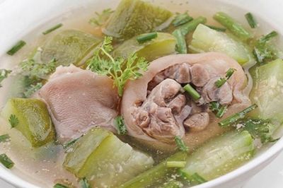 Món chân giò hầm đu đủ có thực sự lợi sữa? Lời giải thích của chuyên gia dinh dưỡng