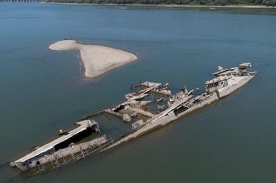 'Nghĩa địa tàu chiến' Đức Quốc xã trồi lên giữa sông tại châu Âu vì hạn hán lịch sử