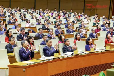 Ban hành Chỉ thị của Bộ Chính trị về tăng cường sự lãnh đạo của Đảng và phát huy vai trò của các hội quần chúng