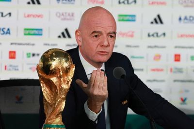 Chủ tịch FIFA bị cáo buộc tống tiền