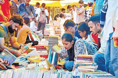 Khu chợ sách cuối tuần độc đáo ở Delhi, Ấn Độ