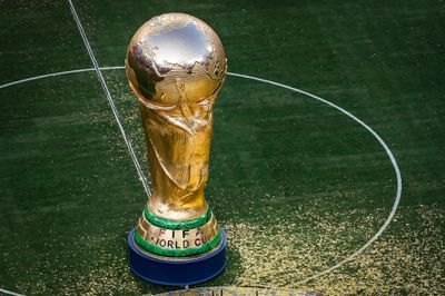 FIFA bị đòi nợ