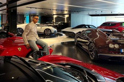 Cristiano Ronaldo khoe dàn siêu xe 'đồ chơi' giá hàng chục triệu USD