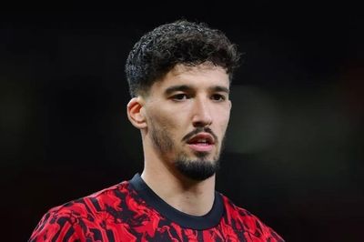 Hai thủ môn cùng lúc rời MU