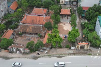 Giữ hồn cốt trăm năm cho cổng làng