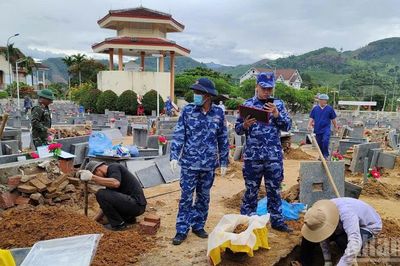 Vùng Cảnh sát biển 2 tham gia lấy mẫu sinh phẩm phục vụ xác định danh tính liệt sĩ tại Quảng Ngãi