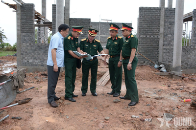 Bộ đội chung tay xây nhà cộng đồng tặng đồng bào