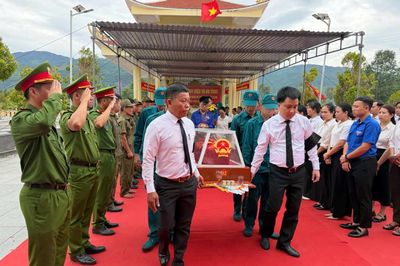 Xã Hà Nha an táng 3 hài cốt liệt sĩ nghi thuộc lực lượng đặc công