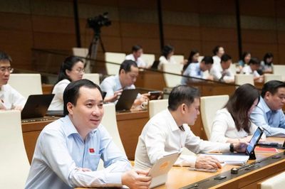 Ngày 5/8, Quốc hội xem xét 5 dự án luật, thảo luận sửa đổi Luật Đầu tư