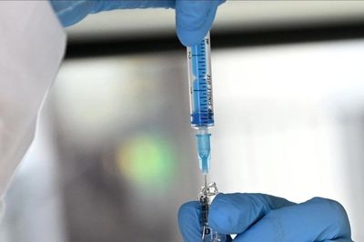 Bệnh nhân ung thư đầu tiên khỏi bệnh nhờ vaccine của Nga