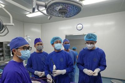 Nhầm lồi mắt với cận thị, nam sinh mang khối u hiếm xâm lấn nền sọ
