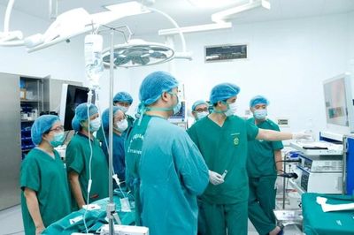 Ho suốt 2 năm vì dị vật đường thở, cụ bà 70 tuổi suýt phải cắt phổi