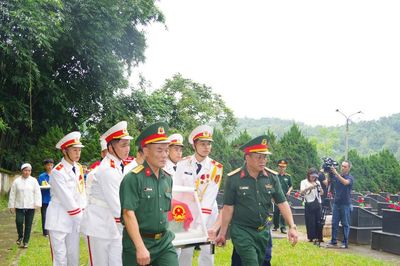 Đón hài cốt liệt sĩ Ngô Khang Cán về quê hương Cao Bằng