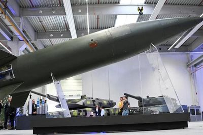 Reuters: Mỹ gần cạn kho tên lửa chính xác tầm xa sau 5 tháng chiến sự với Iran