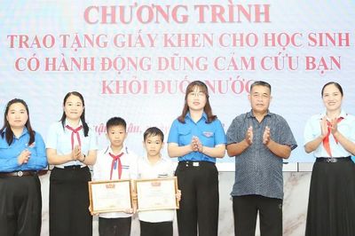 Đội viên mưu trí cứu em nhỏ khỏi đuối nước ở Sơn La được tuyên dương