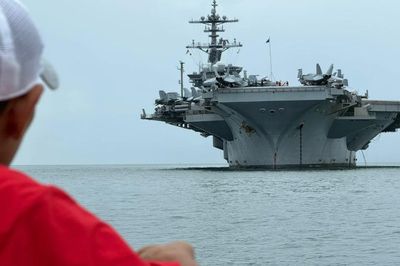 Clip: Xem tàu sân bay Mỹ USS George Washington rời vịnh Đà Nẵng