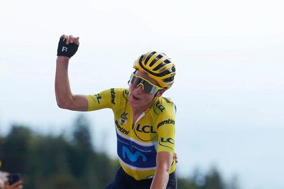 Nghi vấn dùng 'áo ngực độn' ăn gian khí động học gây tranh cãi tại Tour de France nữ