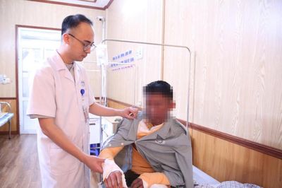 Hai vợ chồng phải đi cấp cứu sau khi cùng chuẩn bị bữa tối